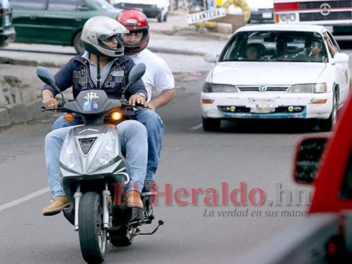 Congreso Nacional ahora permite a dos hombres en motocicleta
