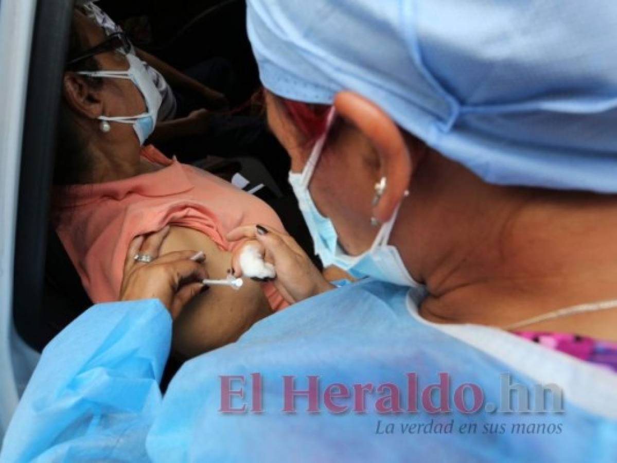 Se quedan sin vacunas en el Polideportivo de la UNAH