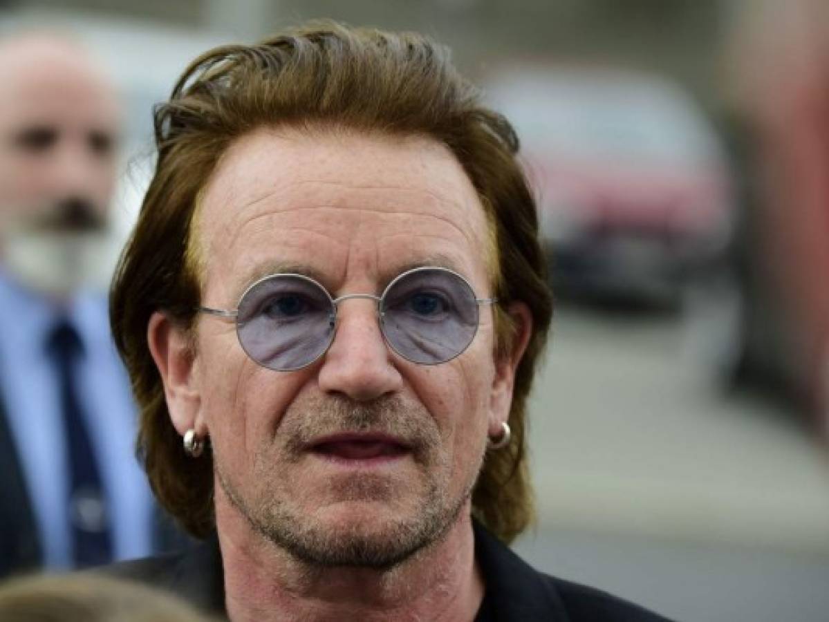 Cantante Bono recupera la voz y U2 continúa su gira