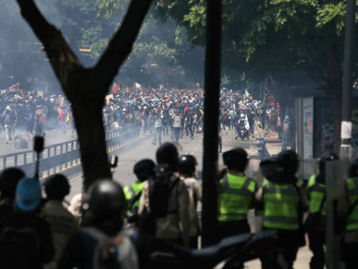 Denuncia de nuevo complot eleva tensión en Venezuela