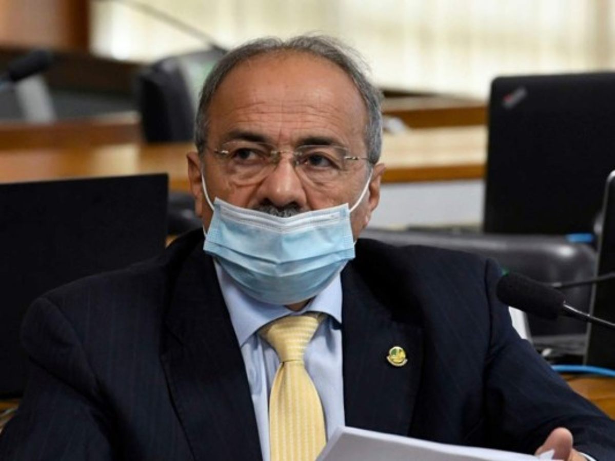 Senador brasileño intenta ocultar dinero en su ropa interior