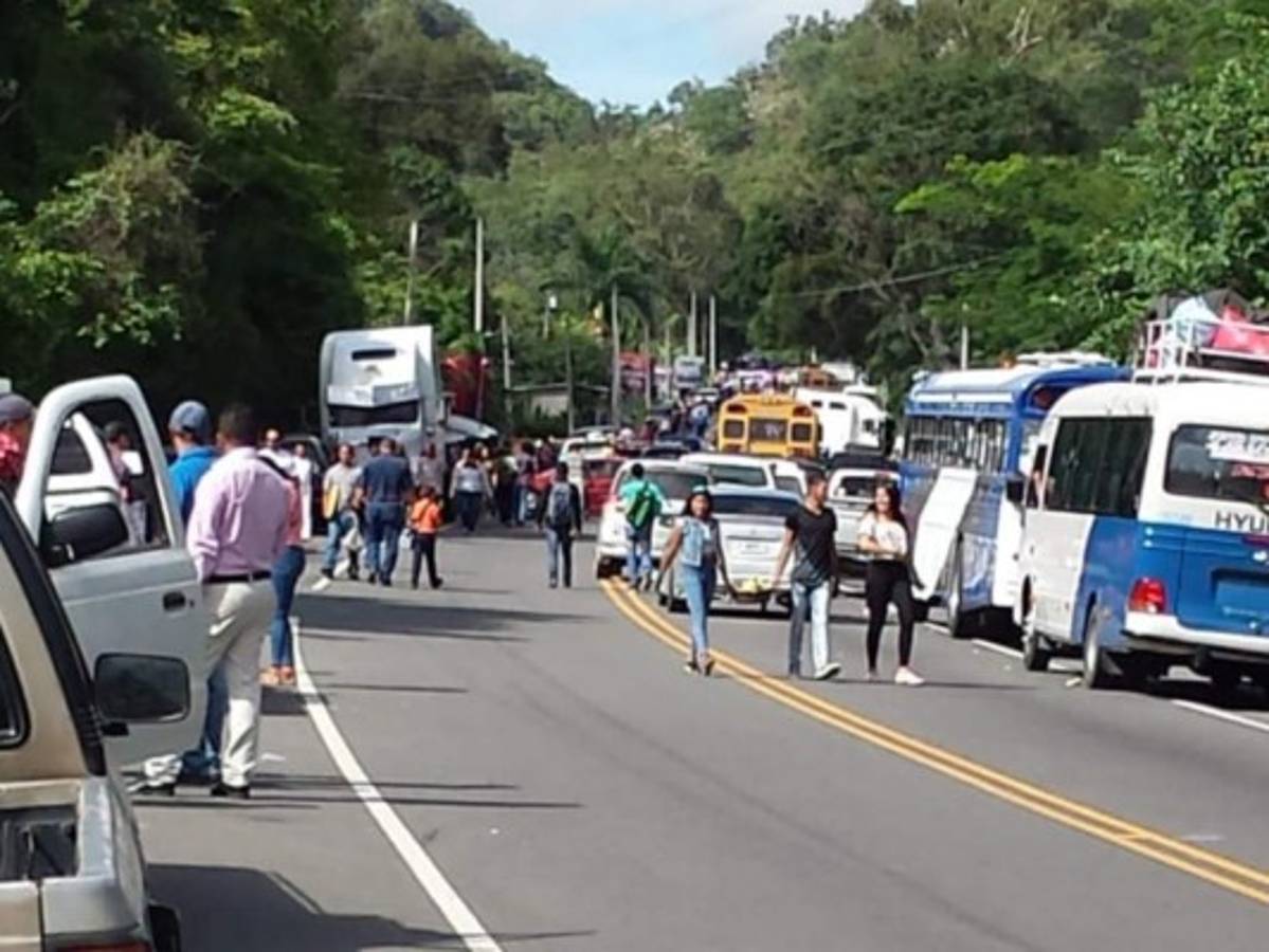 Protestas y tomas de carreteras se registran en varias ciudades de Honduras