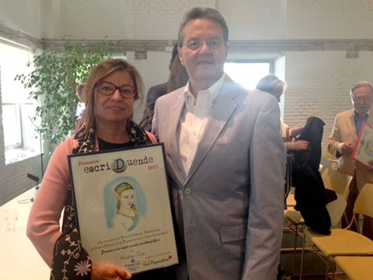 Escritora hondureña recibe premio en España