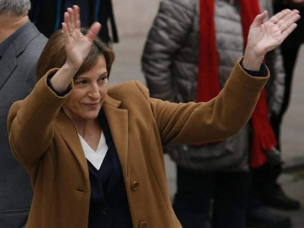 Presidenta del Parlamento catalán se dispone a salir en libertad bajo fianza