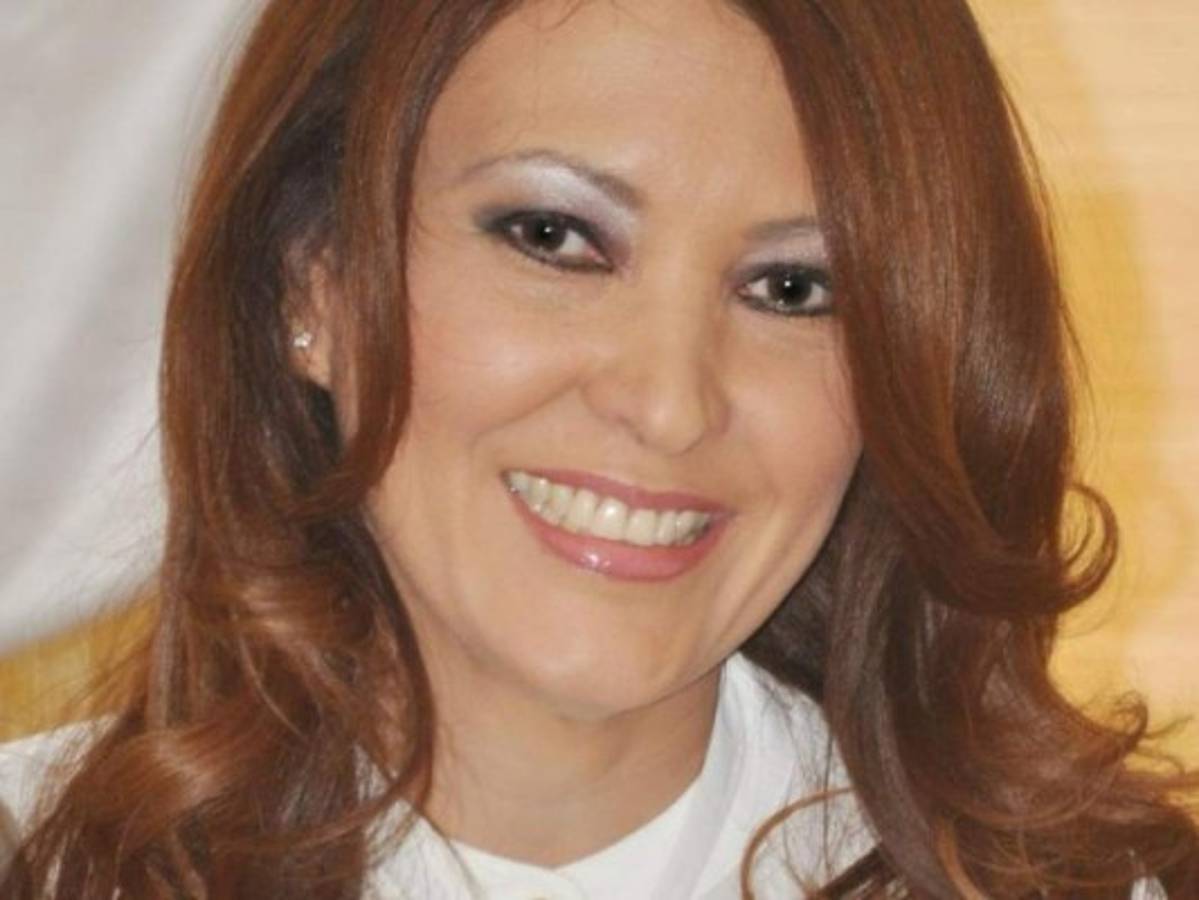 Exviceministra panameña ante la justicia por ordenar a escoltas pasear a su perro