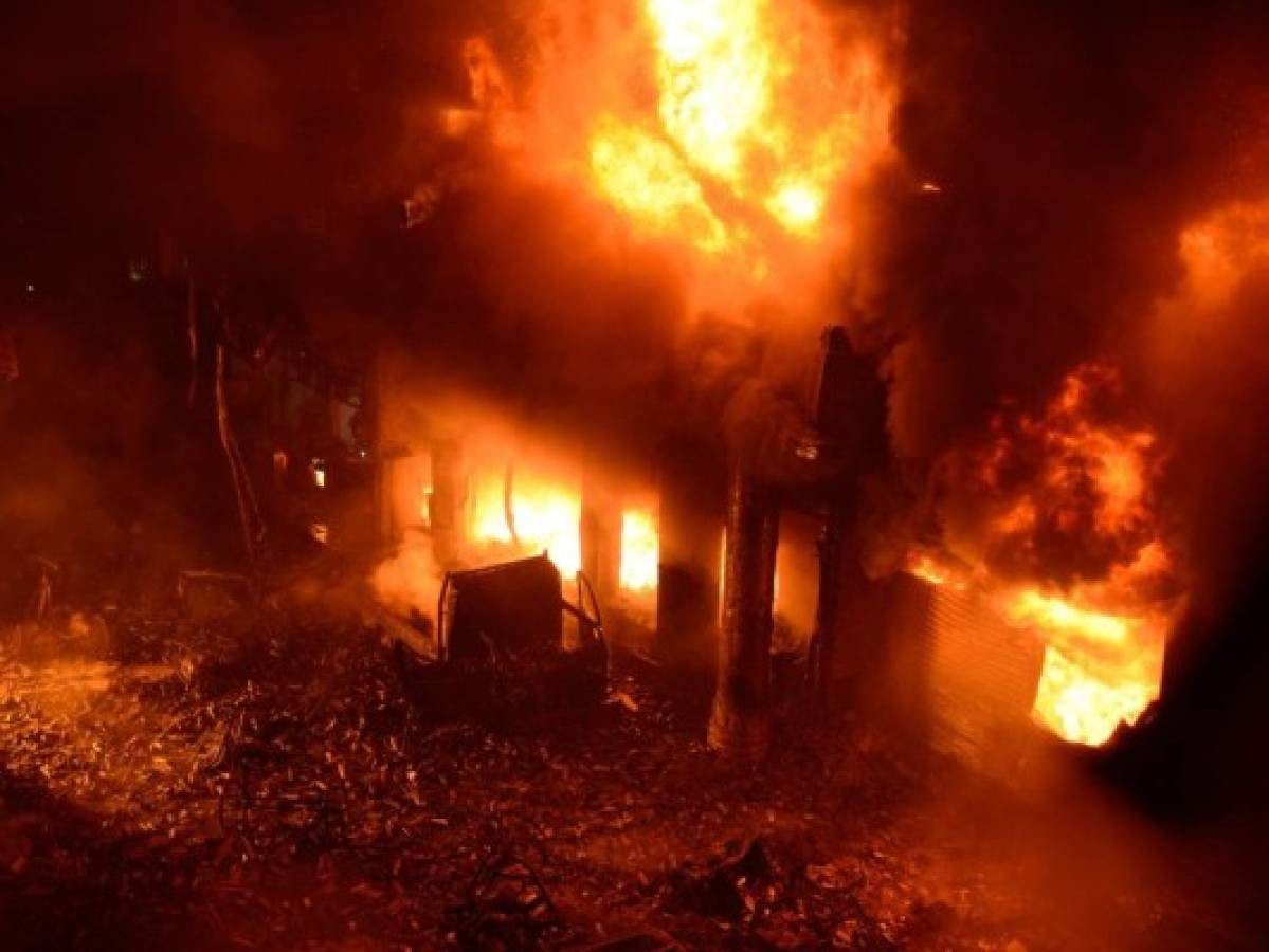 Al menos 70 muertos deja un incendio en Daca, capital de Bangladesh