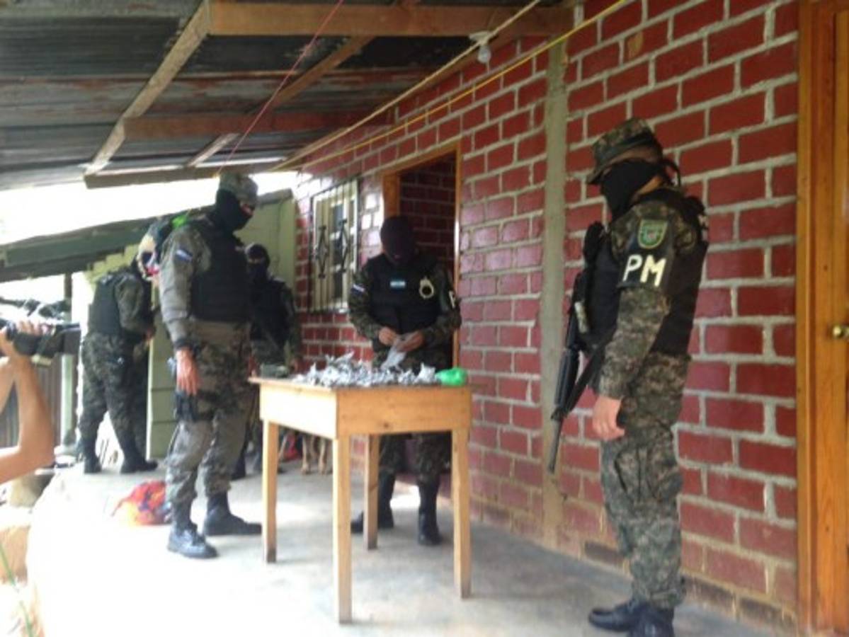 Capturan a tres personas en posesión de droga en Valle de Ángeles