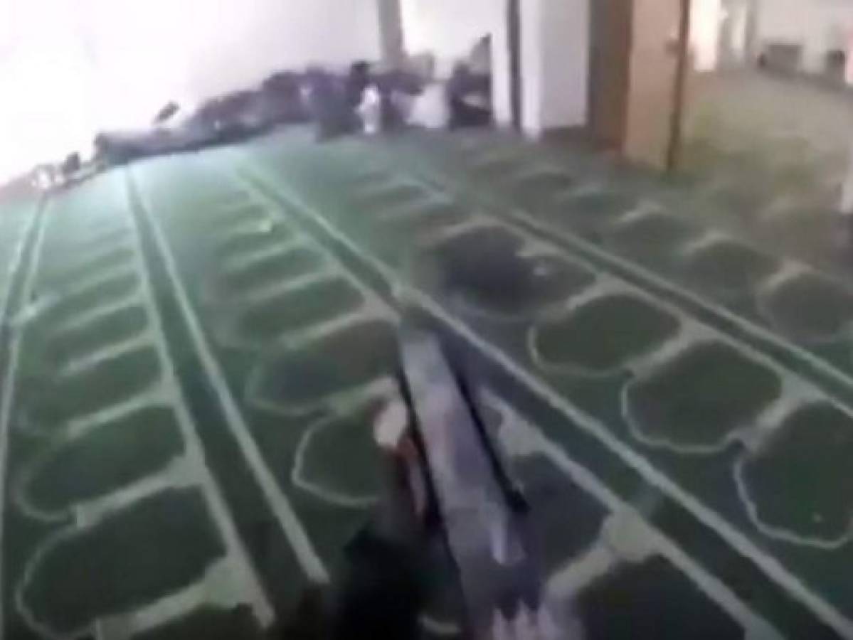 Momento en que terrorista realiza masacre en una mezquita en Nueva Zelanda