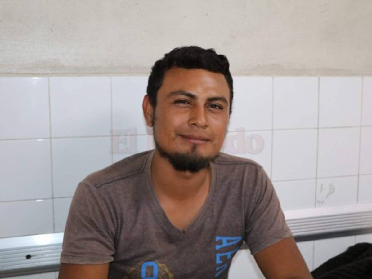 Erick viajó desde Comayagua para que su esposa fuera atendida.