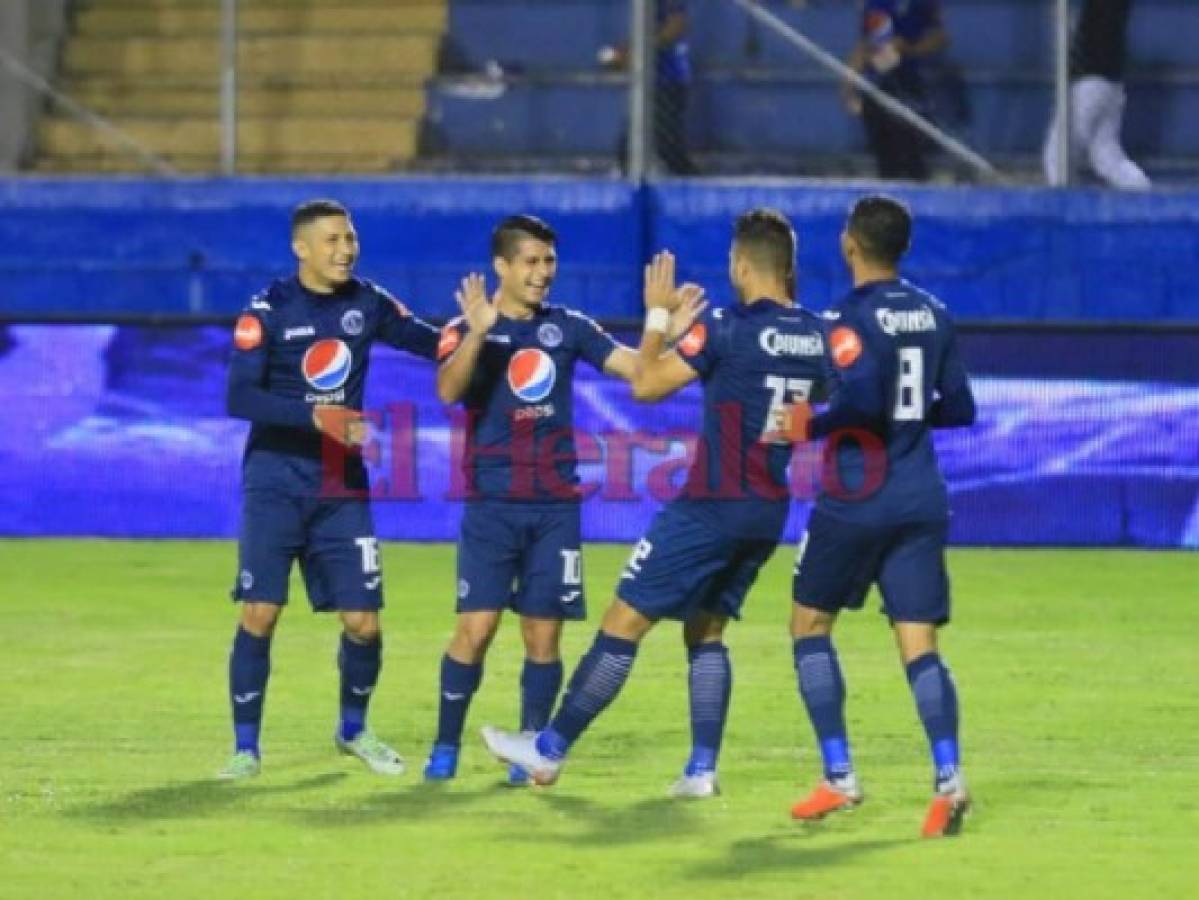 Los jugadores de Motagua celebrando uno de los goles. (Foto: Ronal Aceituno / Grupo Opsa)