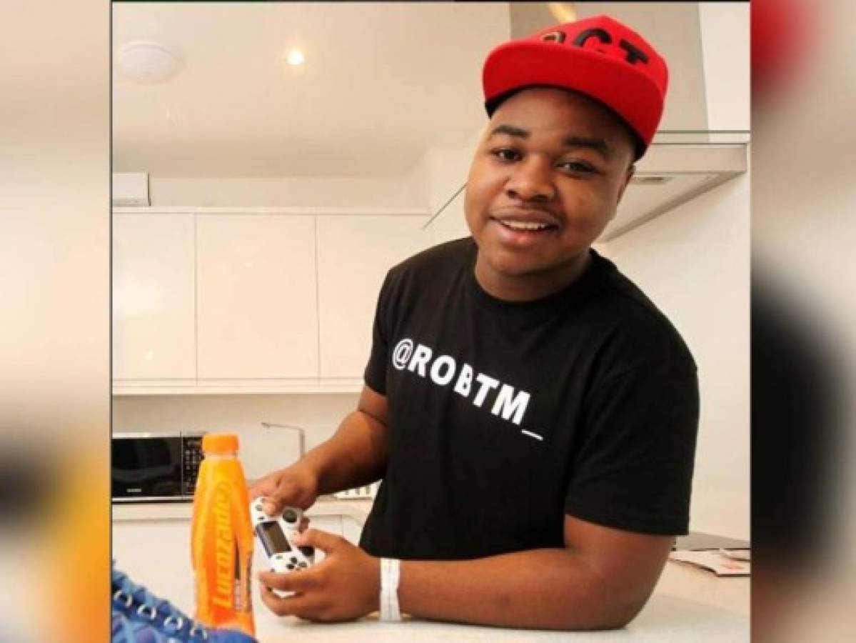 Joven africano pasa de trabajar en un McDonald's a ser millonario