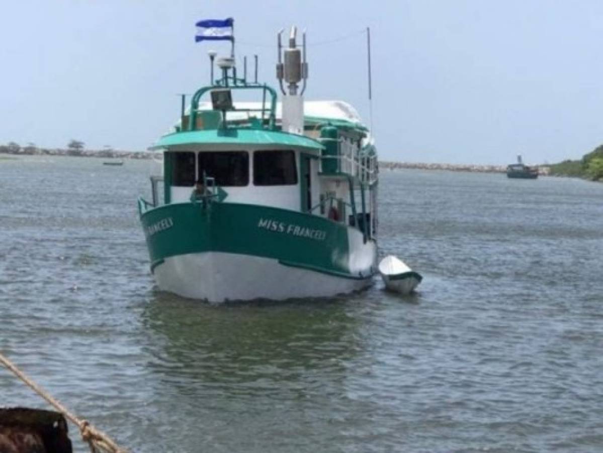Rescatan a 40 personas que habían naufragado en una embarcación en el Caribe de Honduras