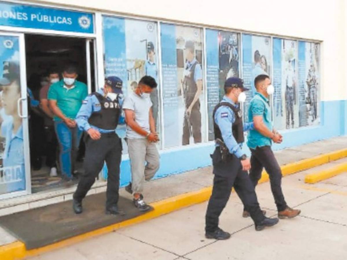 Cae otro oficial de la Policía acusado de tráfico de personas