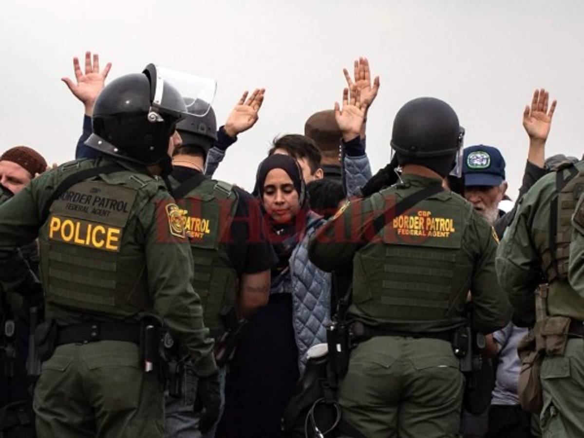 Investigan a policías por ataque que dejó una migrante muerta en México