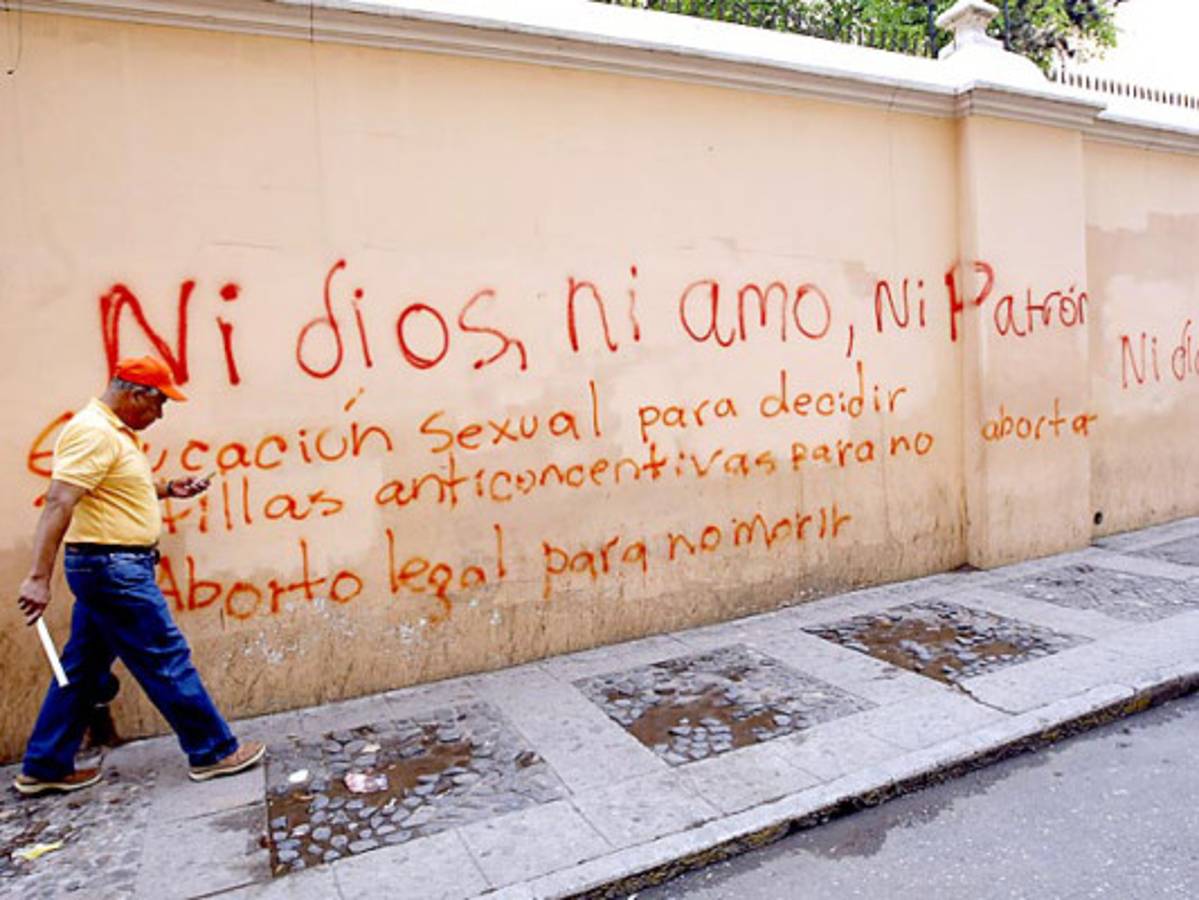 'Mel' Zelaya a favor de grafitis en sitios públicos