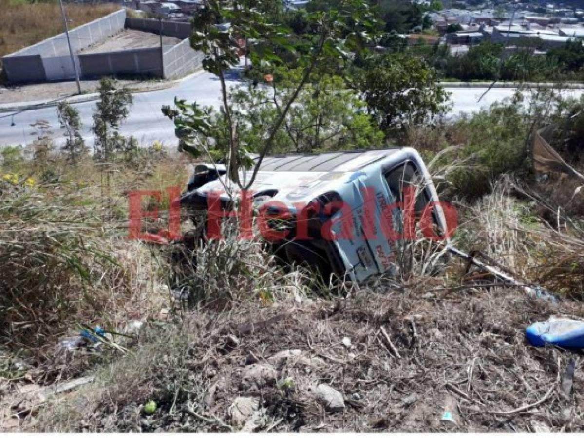 Bus rapidito se estrella contra un muro en la colonia Divino Paraíso, en la capital