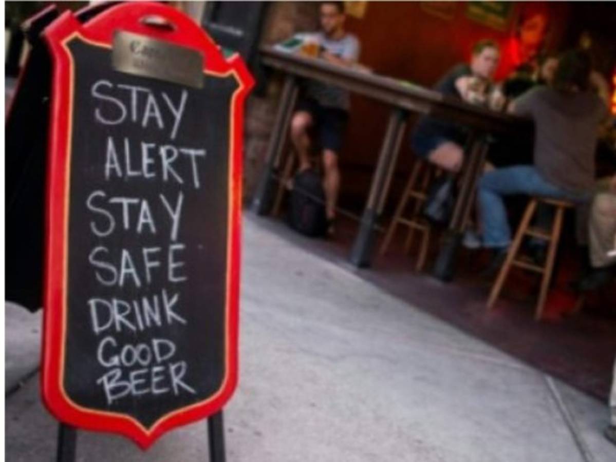 Estadounidenses celebran 'fiestas del huracán' antes de la llegada de Florence  