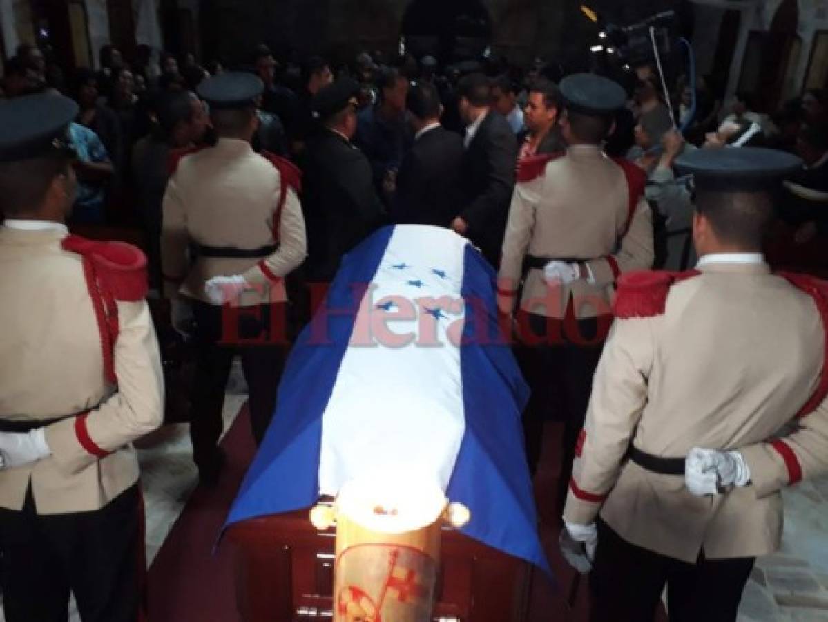Velan restos del expresidente hondureño Roberto Suazo Córdova en La Paz