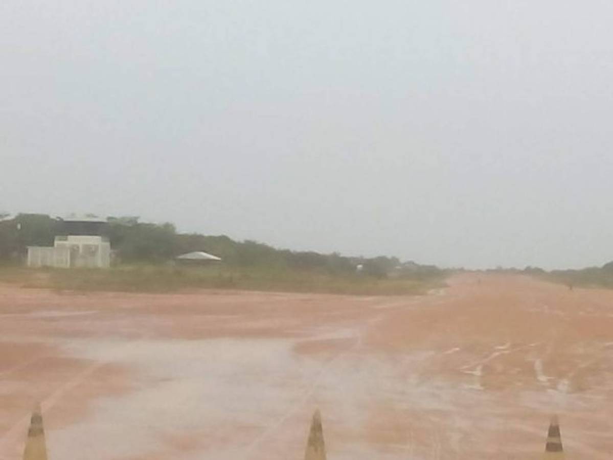 Rescatan a unas 84 personas de embarcación que naufragó en La Mosquitia