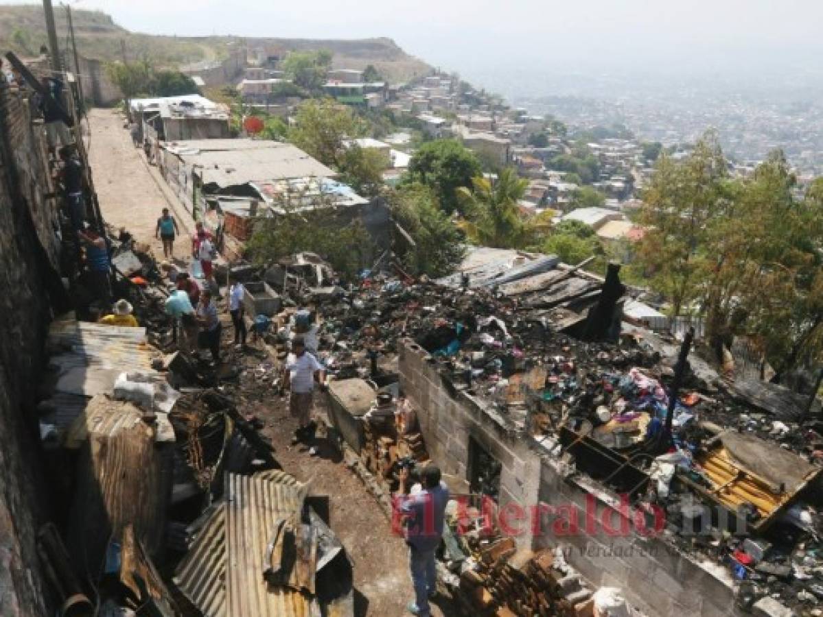 Dos familias pierden sus casas en un voraz incendio en la capital de Honduras