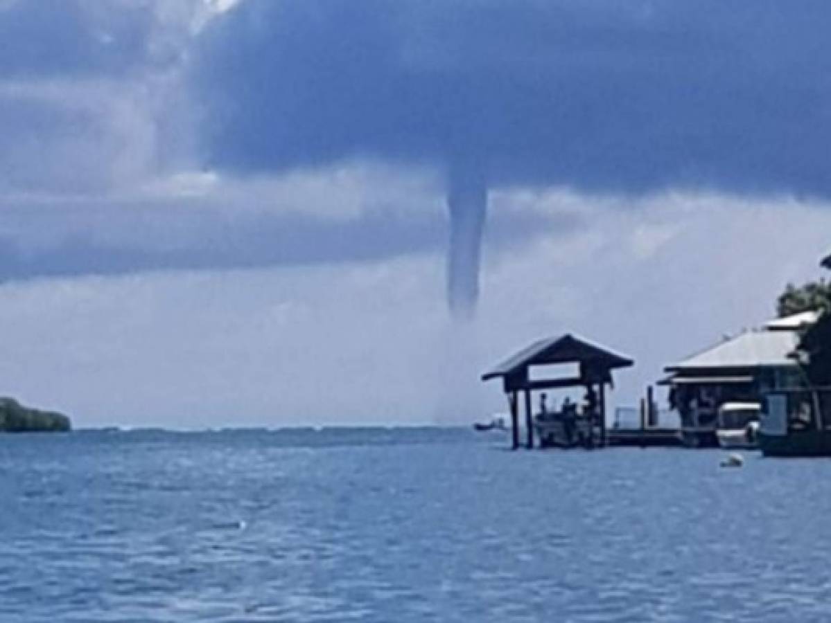 Tromba marina sorprende a pobladores de Jonesville, Roatán