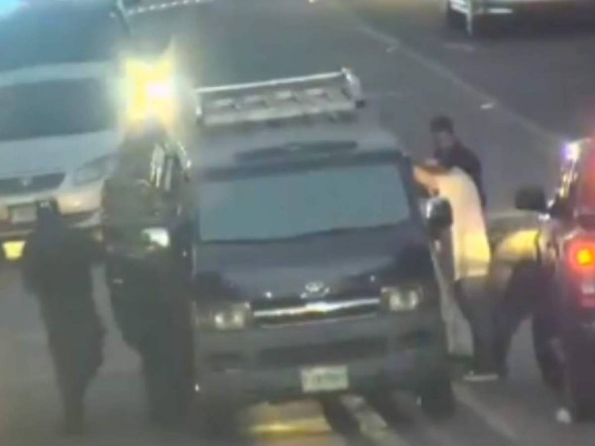 Detienen a hombres que asaltaban un busito tras darles seguimiento con cámaras de vigilancia