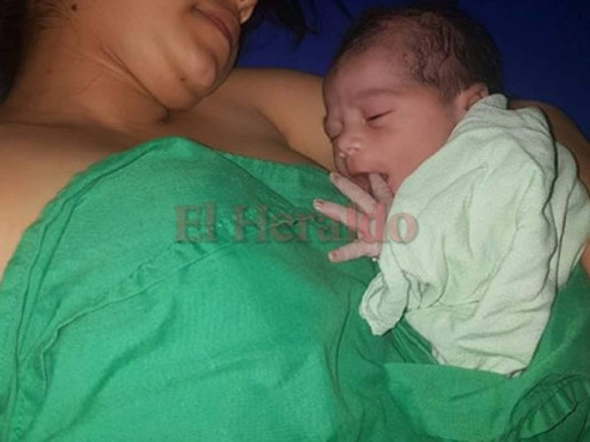 El pequeño fue el primero en nacer en la Nochebuena de 2017.