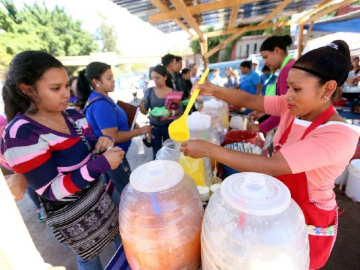 Frituras,mango verde y horchata conquistan el paladar de los estudiantes de la UNAH