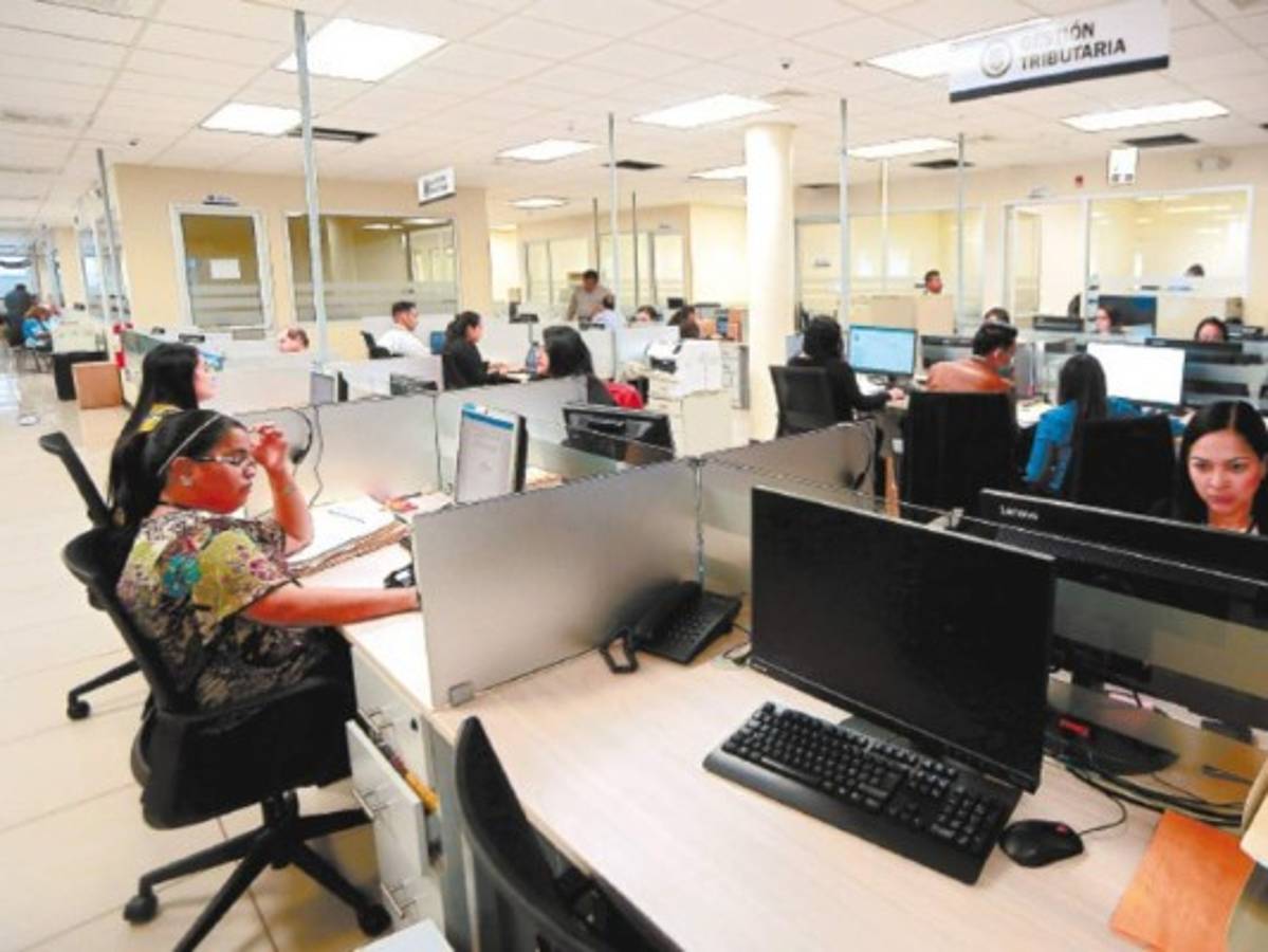 Adelantarán salario a empleados públicos por la Semana Santa