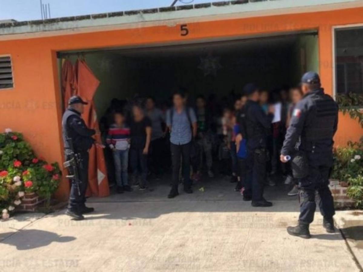 Rescatan a 83 migrantes hondureños en hotel de Soyaniquilpan, México