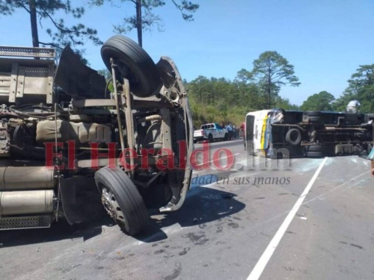 Rastra y bus interurbano colisionan en la carretera CA-5; se reportan varios heridos