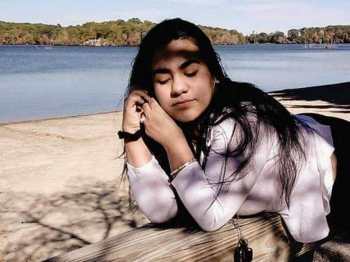 Premian a la princesa hondureña de los corridos en los Latin Boston New England 2016