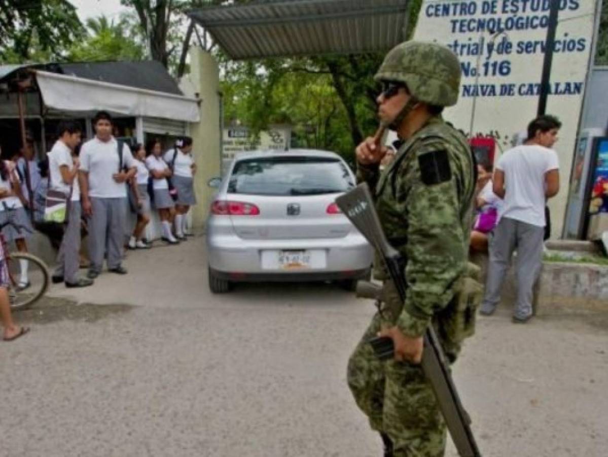 Mueren 14 presuntos delincuentes y un militar en enfrentamiento en México