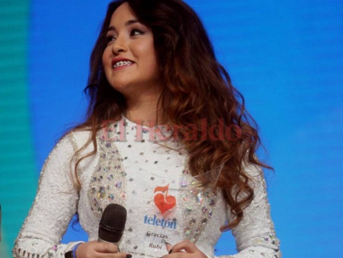 Dinámica presentación de Rubí Ibarra en la Teletón 2017 se roba los aplausos
