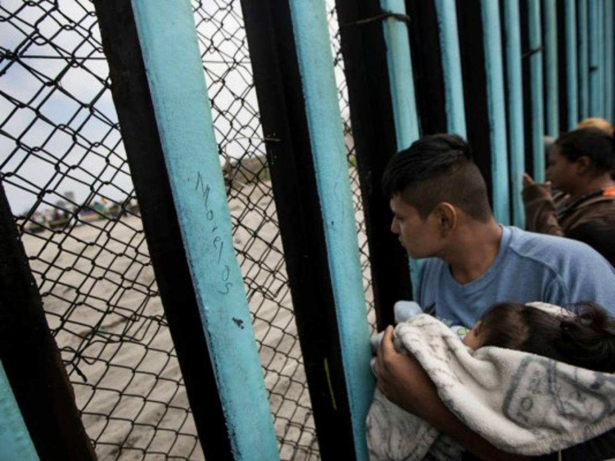 La caravana migrante mira la luz al final del túnel tras inspección de 228 centroamericanos