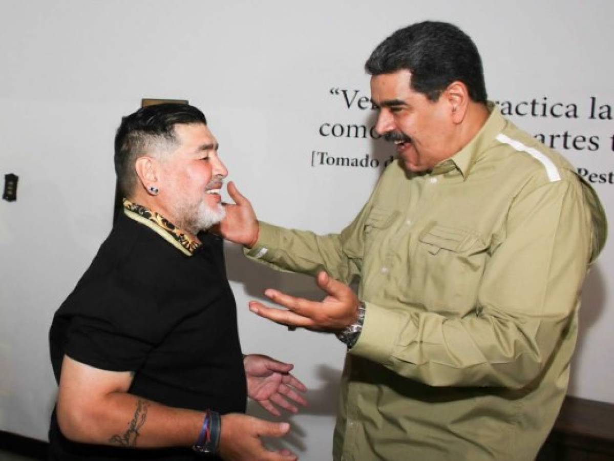 Maradona es recibido por Maduro en visita a Caracas