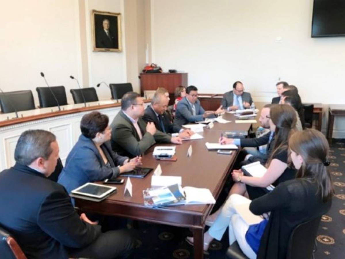 Representantes de EE UU valoran como 'positivo” los avances de la reforma policial en Honduras