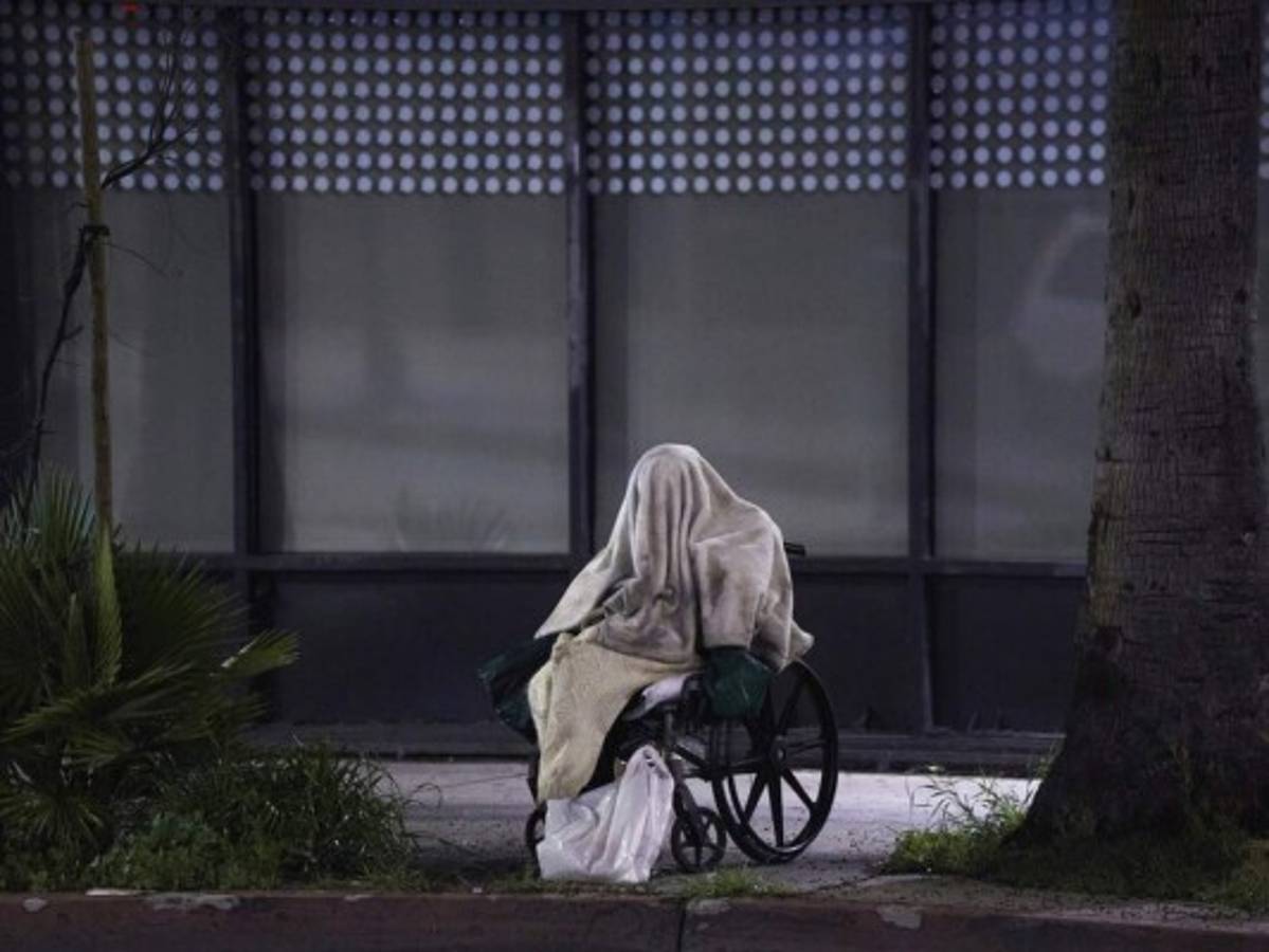 Para evitar Covid-19, Los Ángeles busca refugiar a miles de desamparados en hoteles