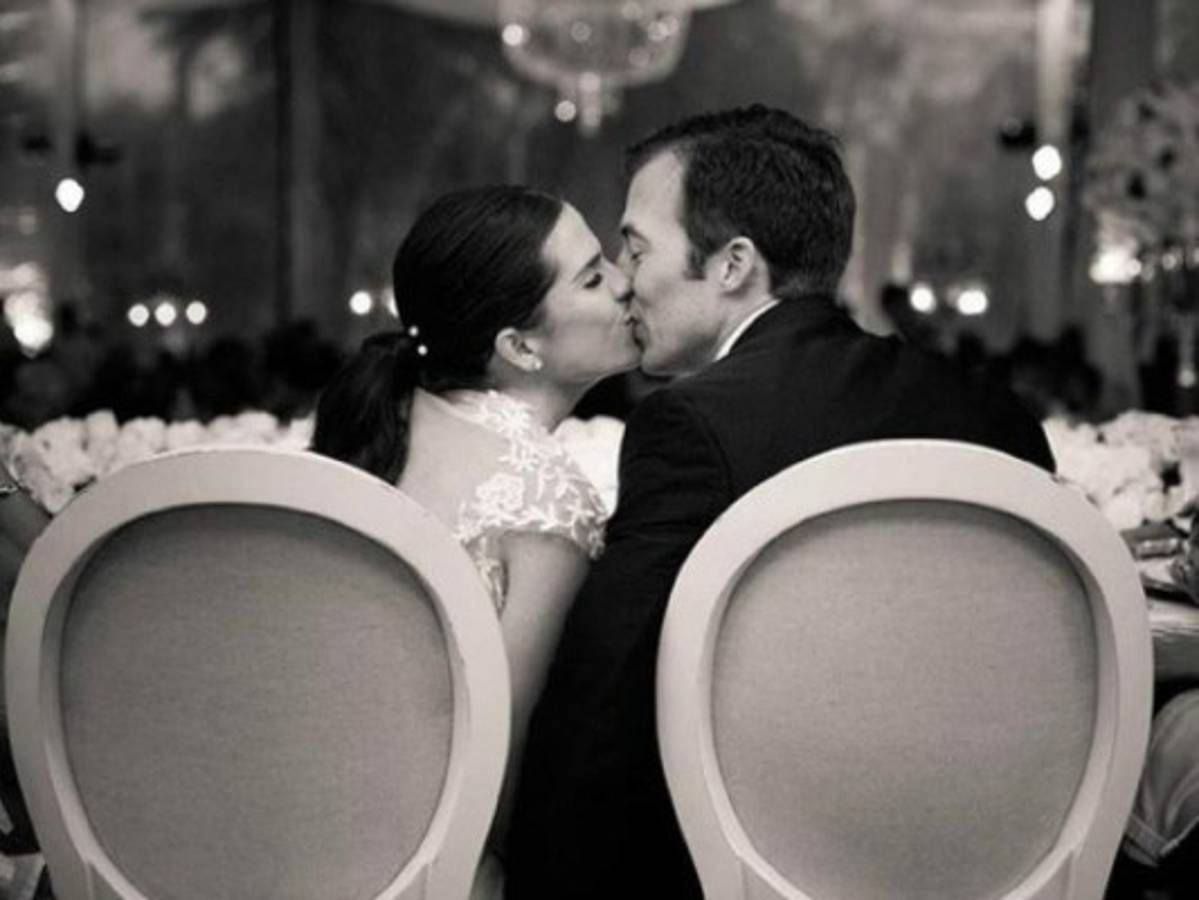 La actriz Karla Souza dedicó un tierno mensaje a su esposo.