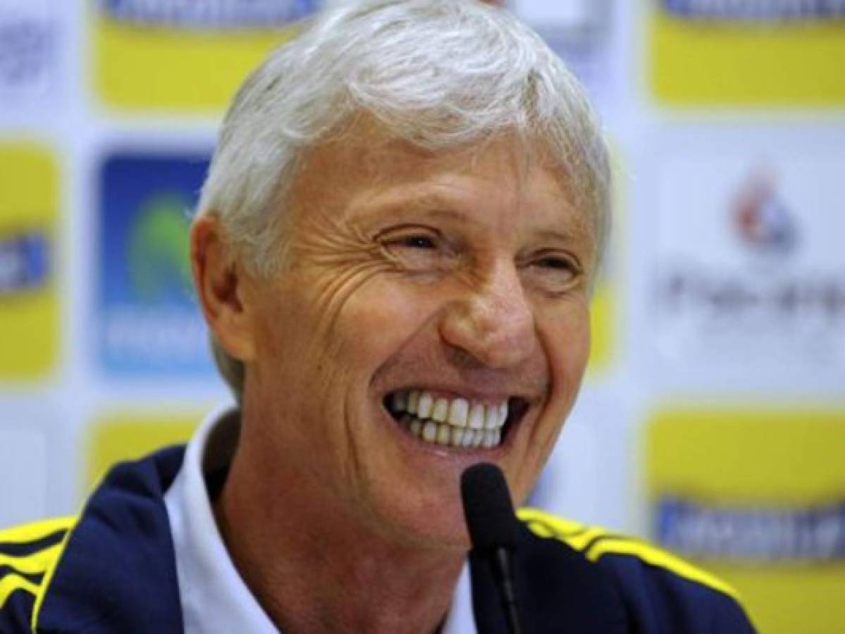 Colombia's national football team coach Argentine Jose Pekerman speaks during a press conference, in Luque on October 14, 2013, ahead of their October 15 match against Paraguay for the Brazil 2014 FIFA World Cup South American qualifiers. AFP PHOTO / NORBERTO DUARTE