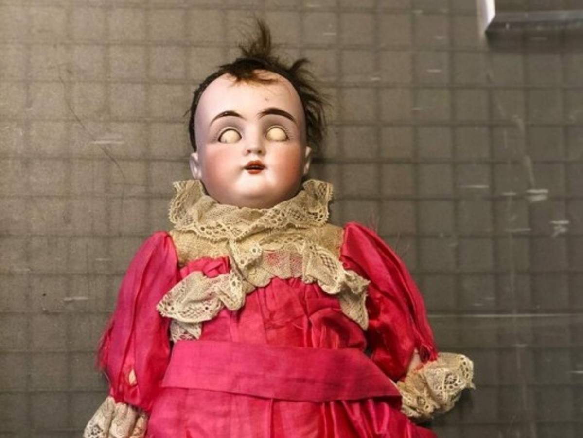 Organizan concurso de muñeca más macabra