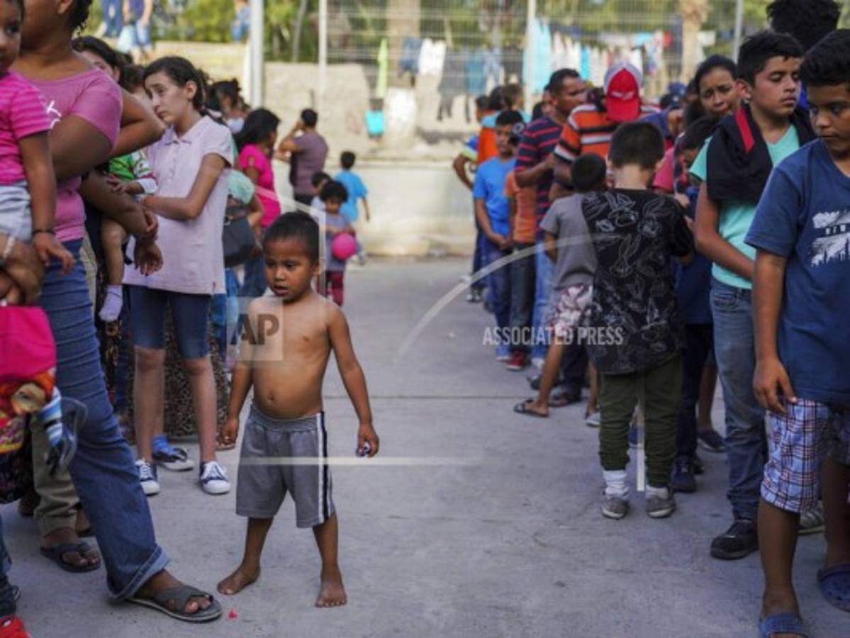 EEUU: Jueza cuestiona detención de niños migrantes