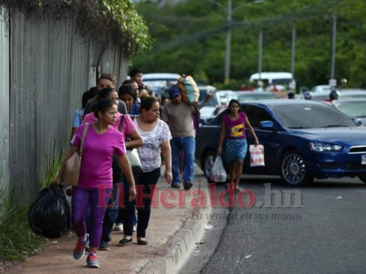 Honduras: Encapuchados bloquean paso en el Anillo Periférico y bulevar Suyapa