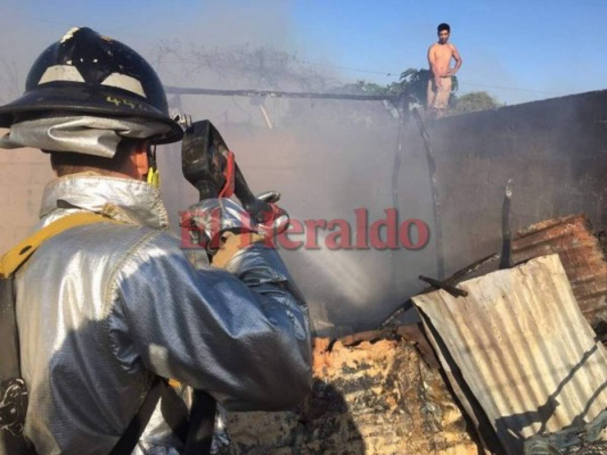 Voraz incendio destruye vivienda en la colonia Los Zorzales de Comayagüela