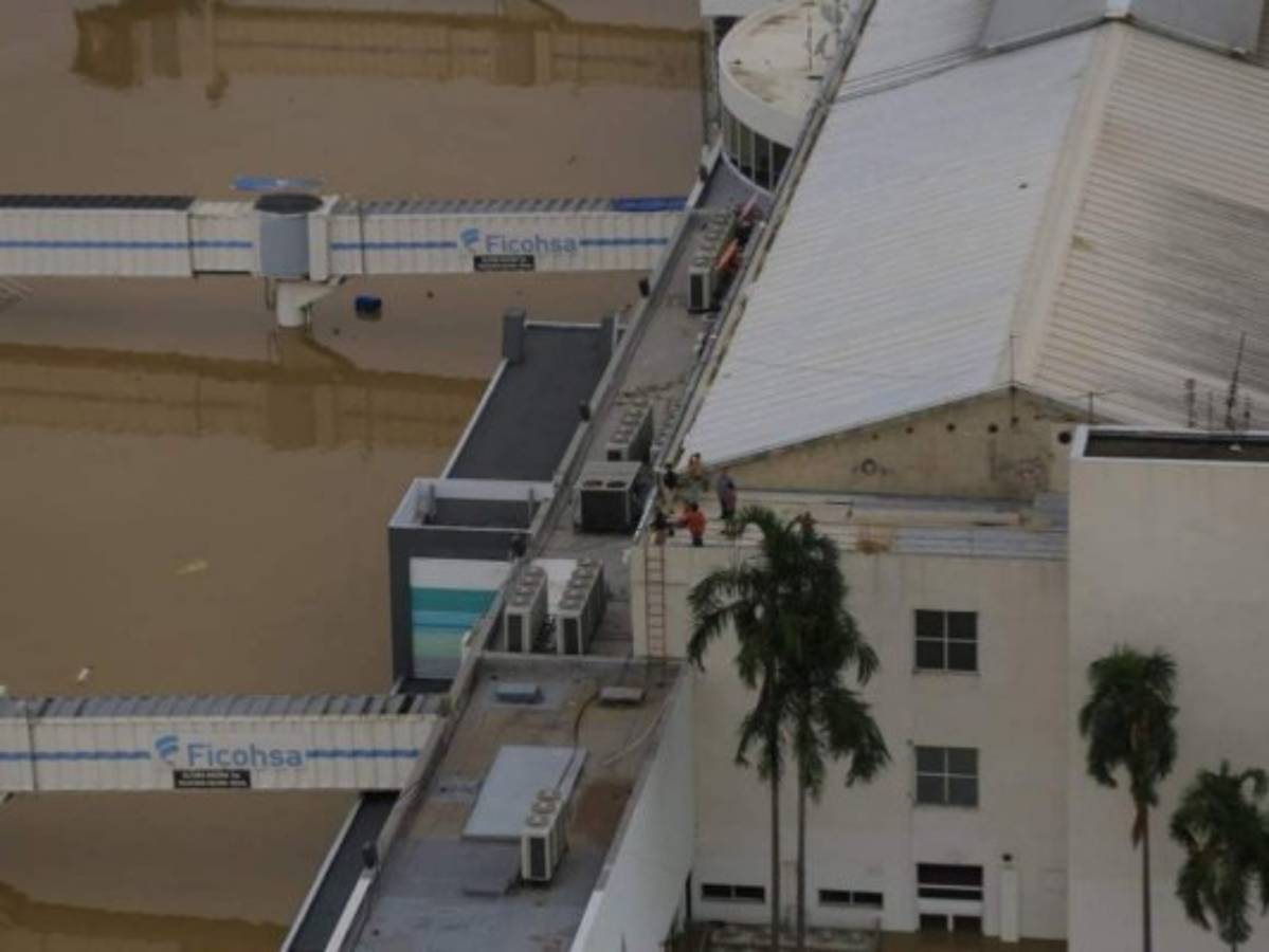 Así se observa este viernes la terminal aeroportuaria de San Pedro Sula.
