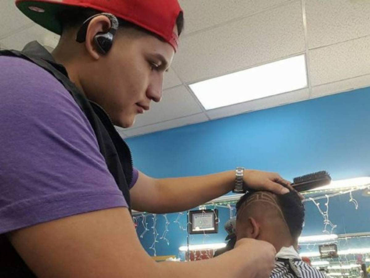 Josué Orellana, el barbero hondureño que con su creatividad triunfa en Nueva York