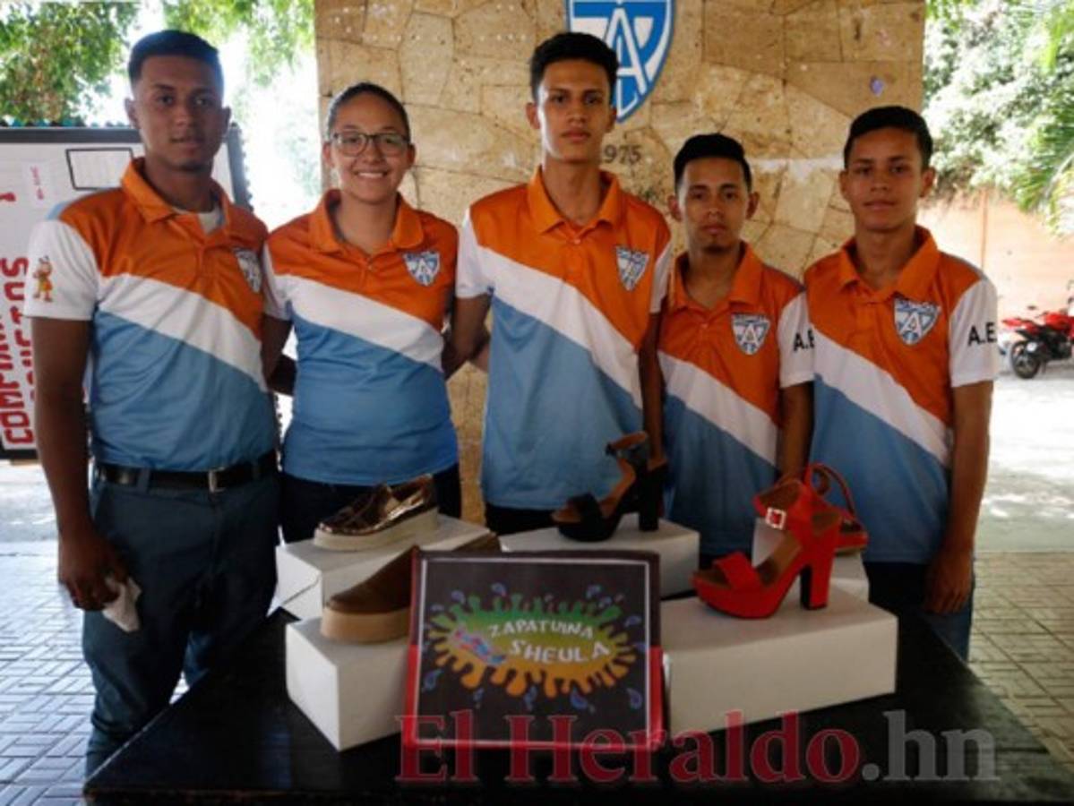 Estudiantes crean empresa de calzado y se vuelve todo un éxito