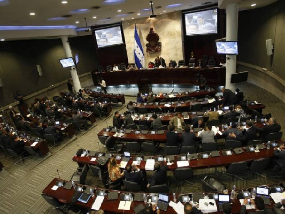 Sin haber trabajado, los 128 diputados del Congreso Nacional de Honduras recibirán salario