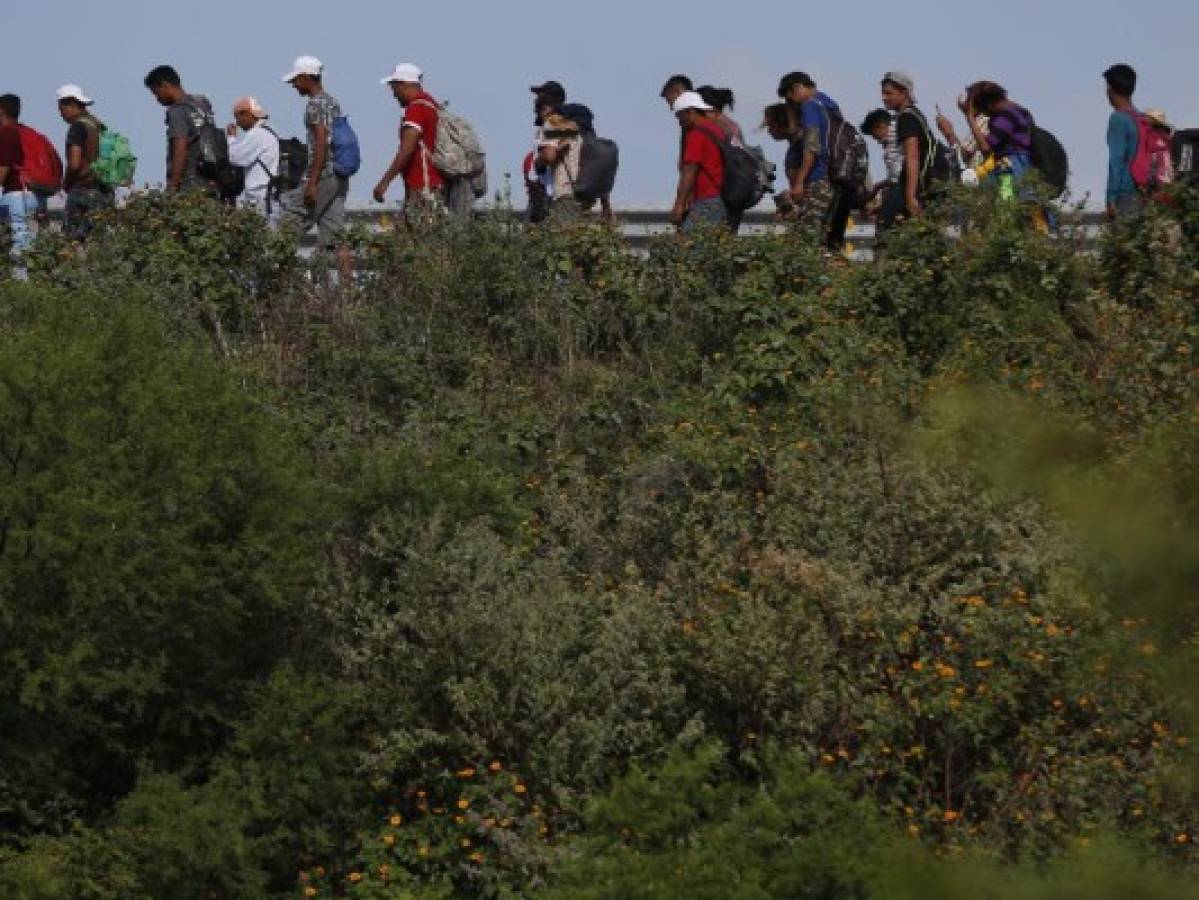 Soldados desplegados por Donald Trump a la frontera no podrán detener la caravana migrante