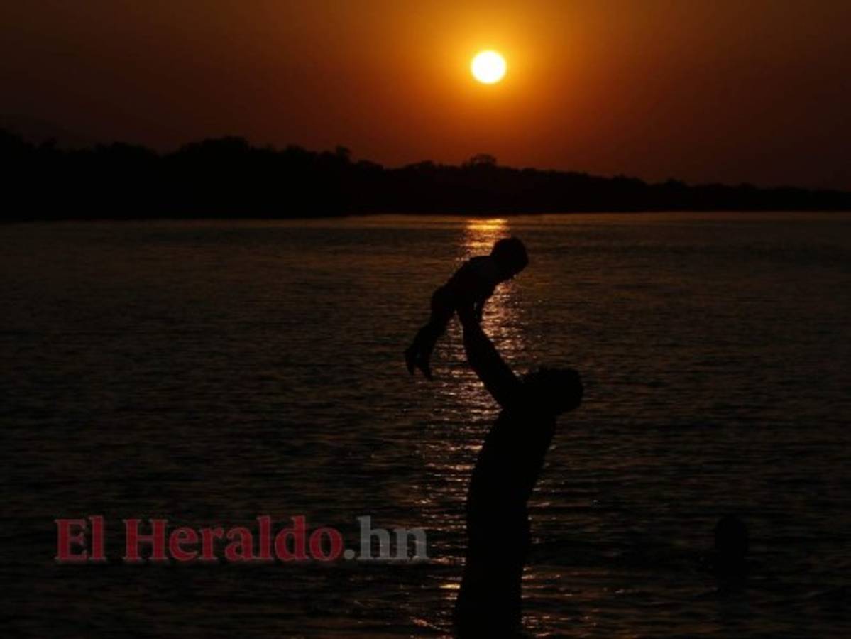 Padres solo gozan de dos días para acompañar a sus parejas tras el parto, según Código del Trabajo